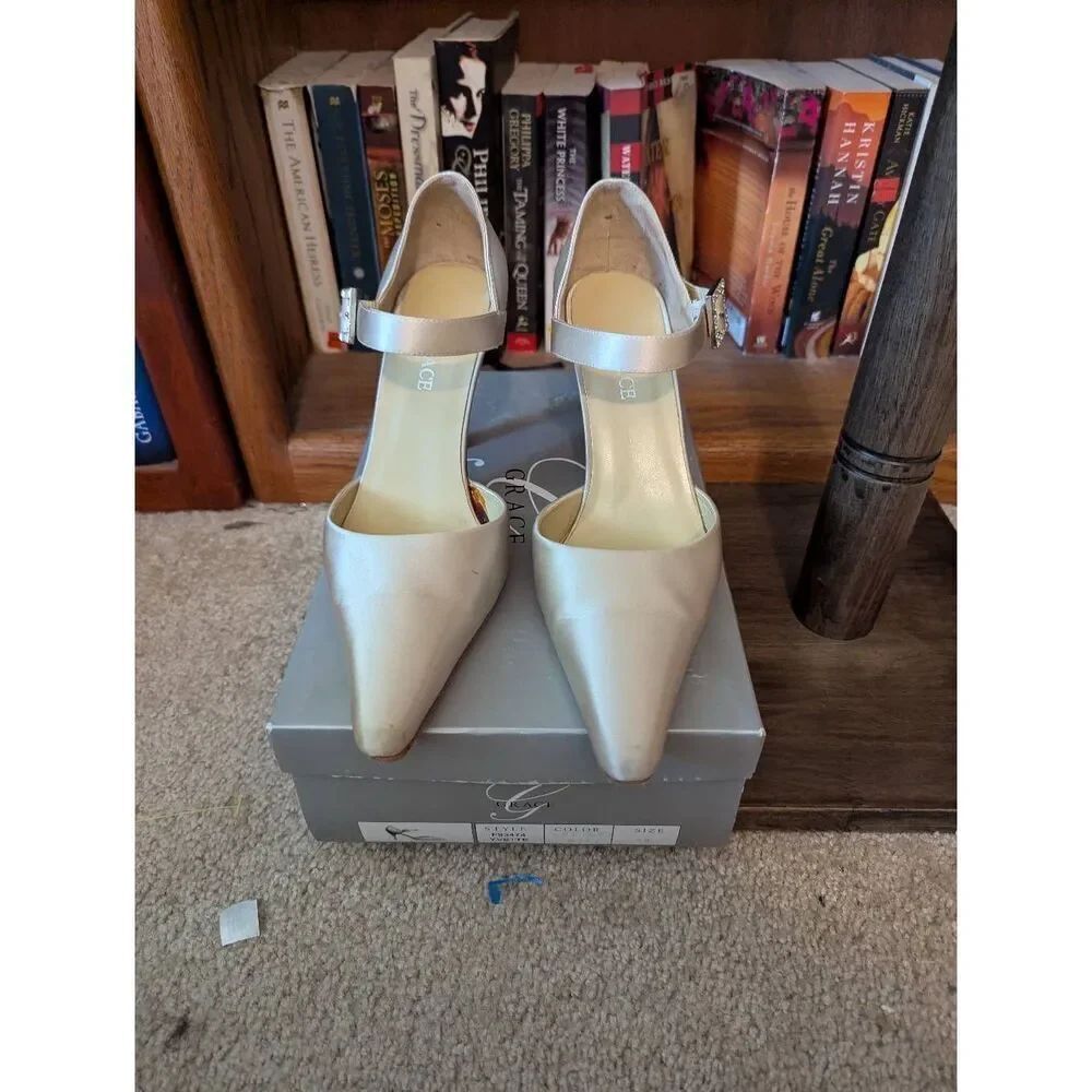Grace Women’s Size 8B Antique Silk White Yvette Leather Heels Pumps